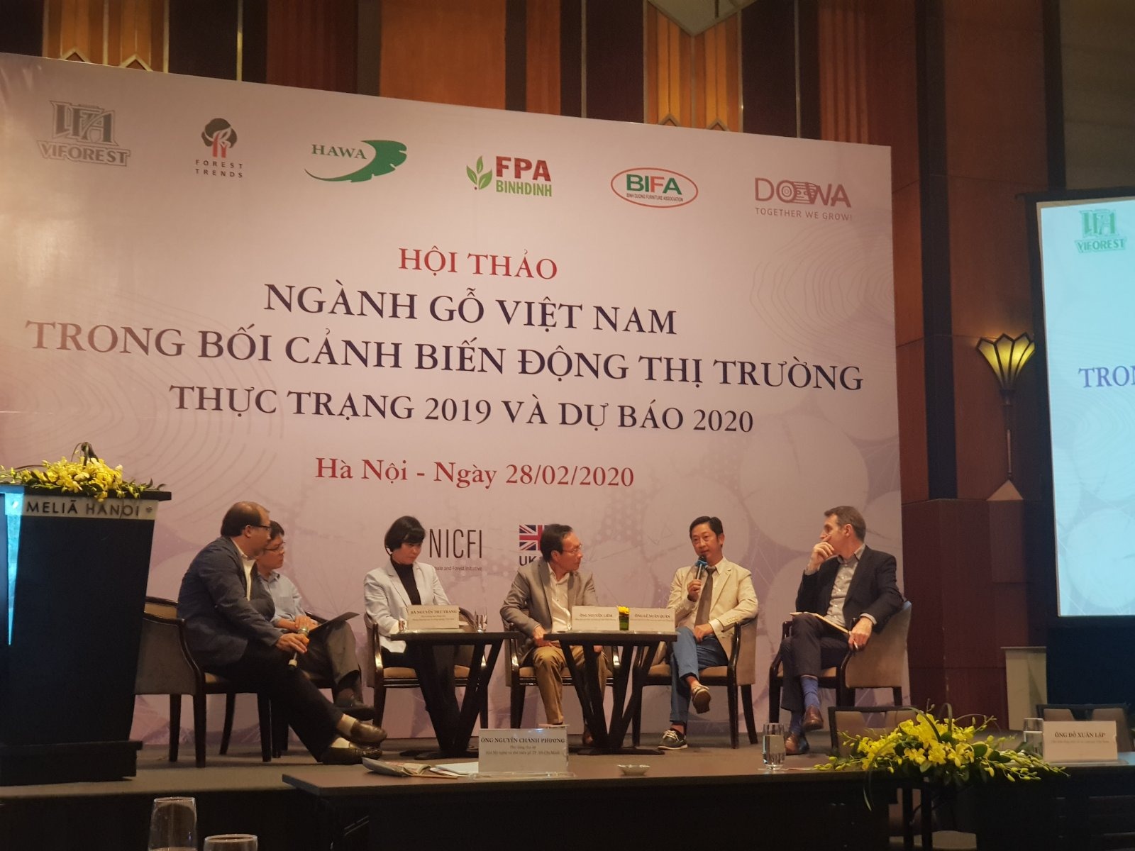 Các diễn giả thảo luận về đầu tư FDI trong ngành gỗ tại Hội thảo 