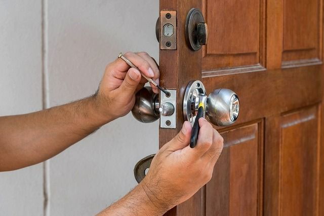 Kinh Nghiệm Chọn Thợ Sửa Chữa Đồ Gỗ Tại Nhà Hà Nội Uy Tín & Nhanh Chóng